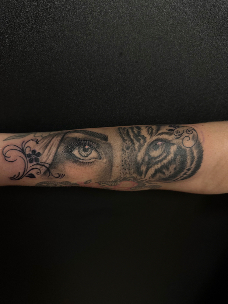 Black & Gray Realism