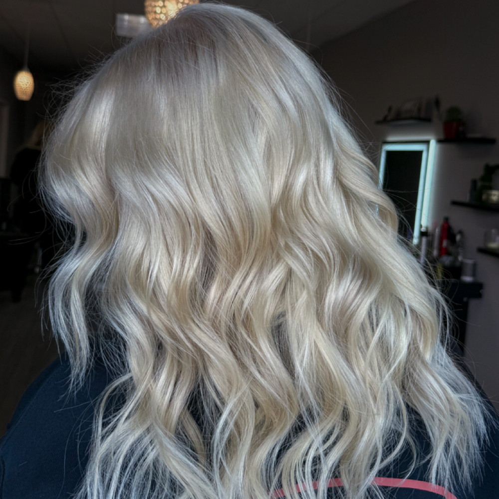 | BLEACH & TONE | at Rumors Salón in Selah, WA