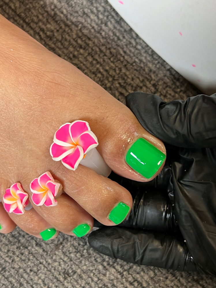 Gel Pedicure at Rubiiglownails in North Carolina, NC