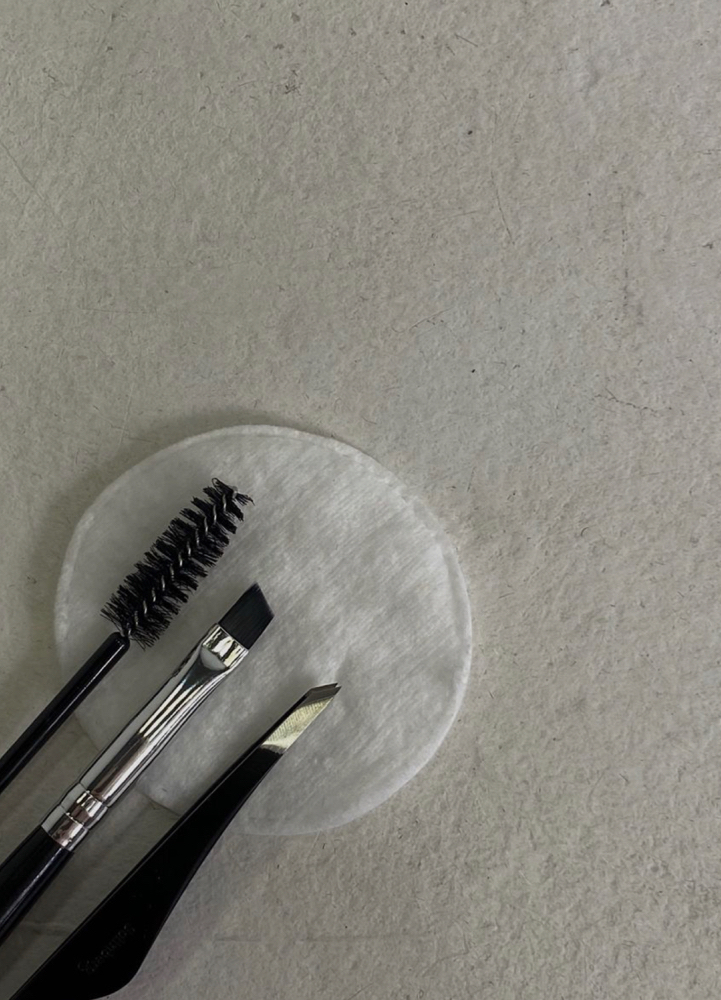 BROW CLEANUP + TINT