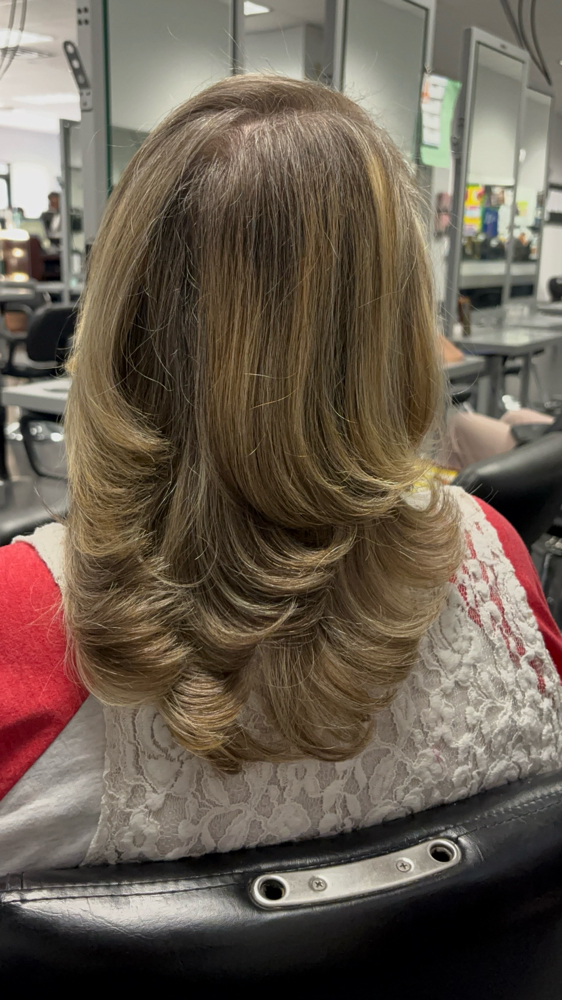Janiiea’s Wash And Blowout