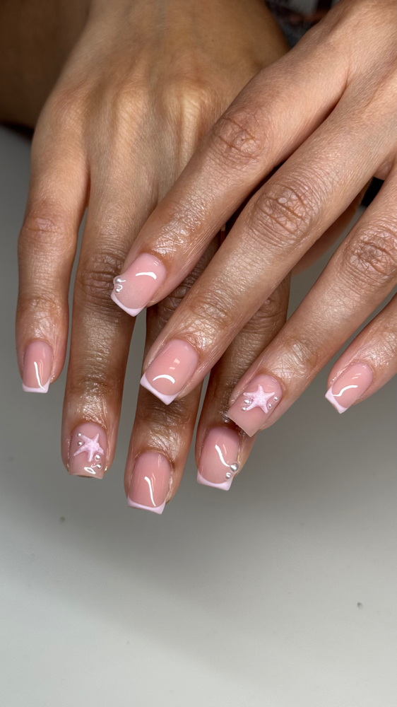Structured Mani: Simple Nail Art