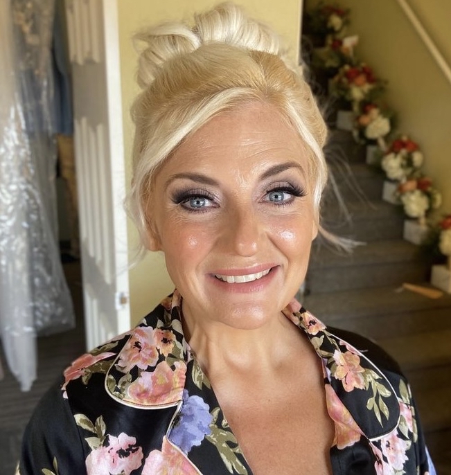 IN SALON Event Makeup Application