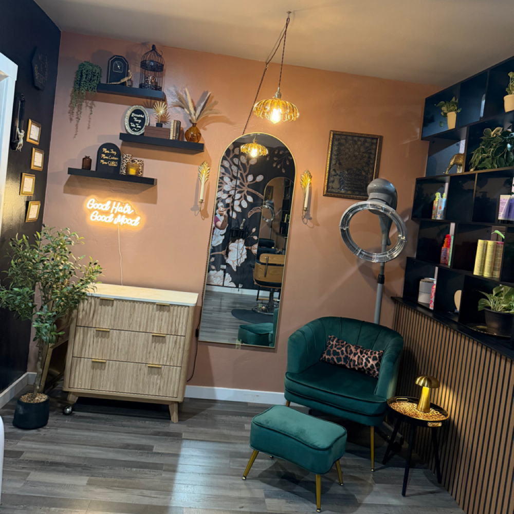 Treatment Lounge-CurlsandWaves at Curls and Chaos in Klamath Falls, OR