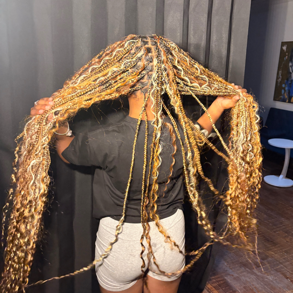 Smedium Knotless at HAUS OF LUNA BEAUTY BAR in Addison, TX