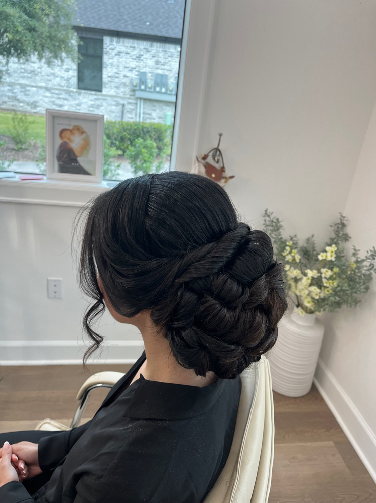 UPDO at Hairstylesbymirna in Houston Texas, TX