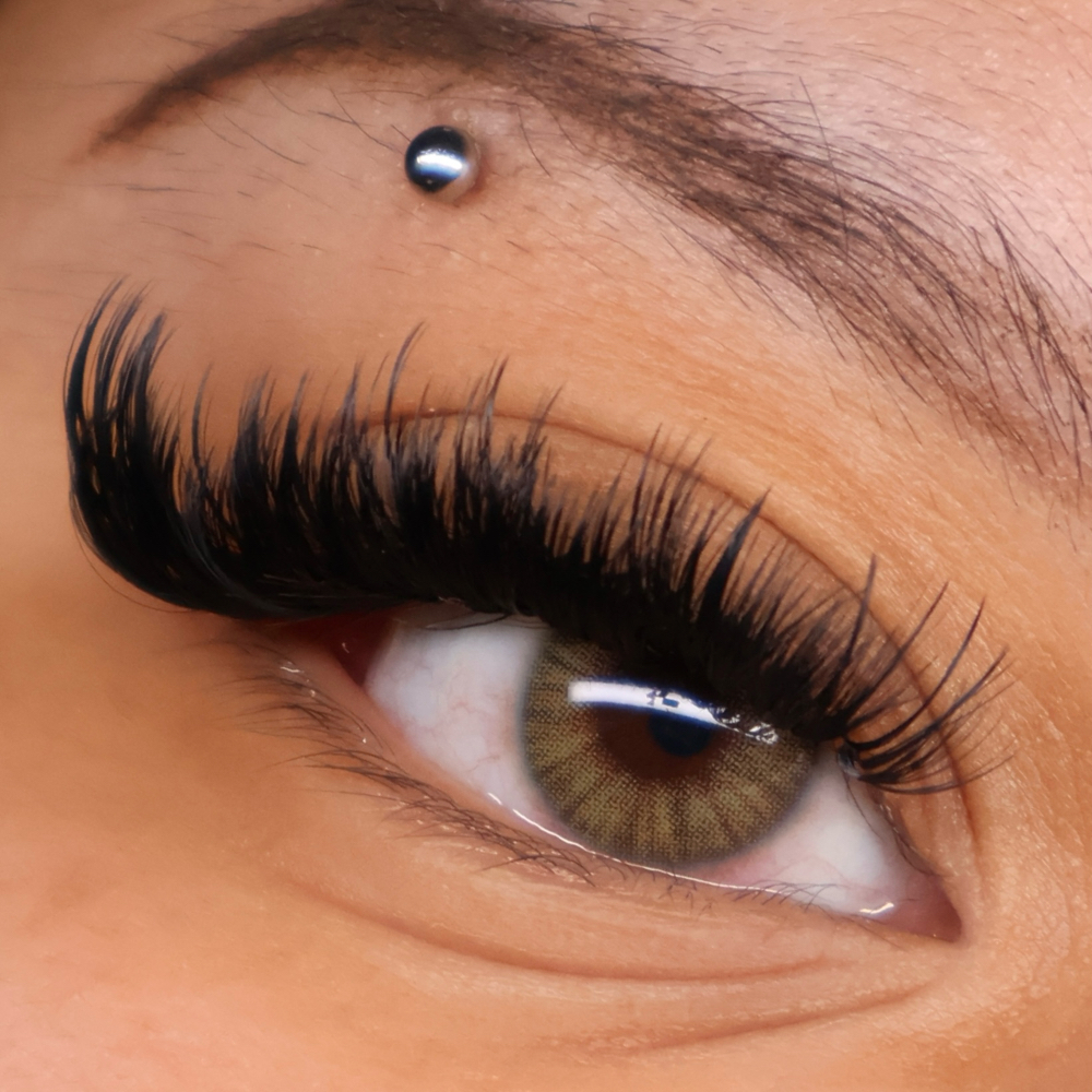 Volume Or Hybrid Lashes (No Spikes)