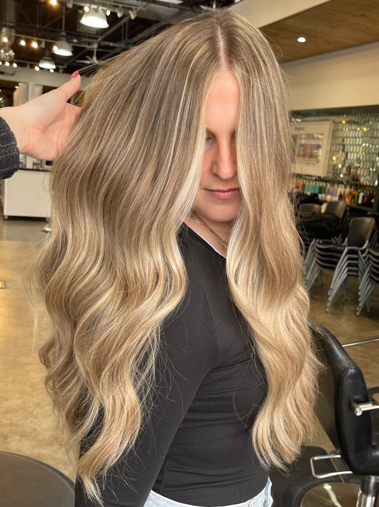 Faceframing Highlight Blowdry