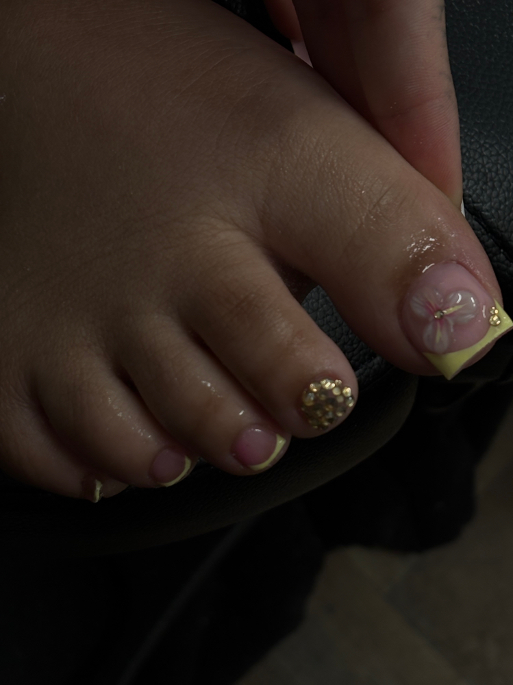 Nails: Gel Polish Pedicure (keirra)