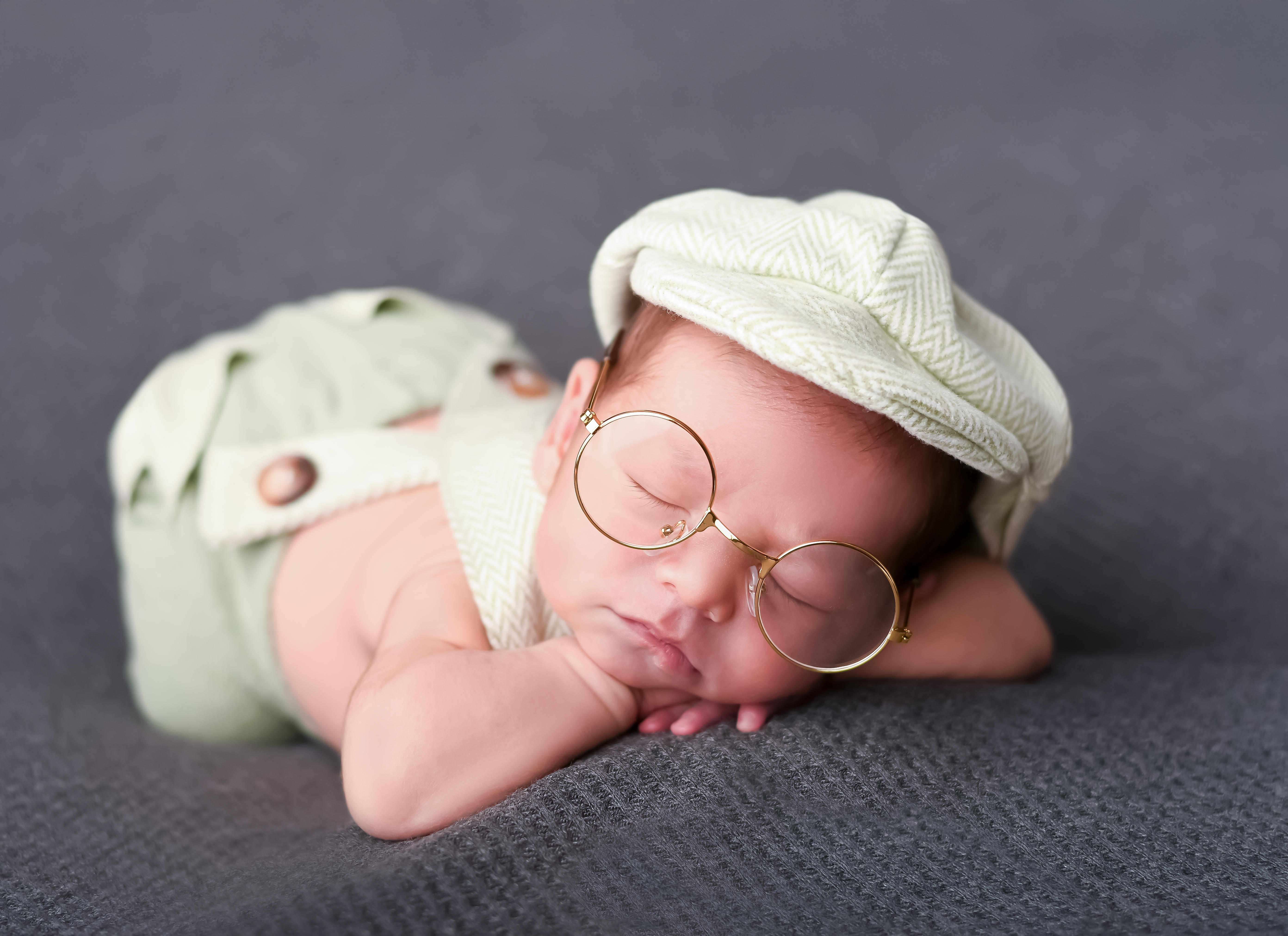 Newborn at Angeles Ballon Photography in Gainesville, VA