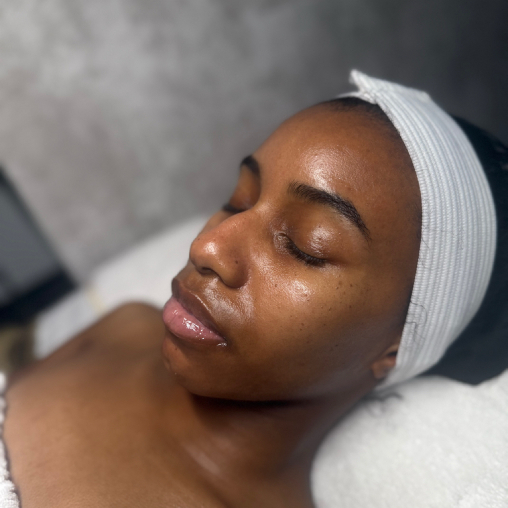 Signature Aura Facial