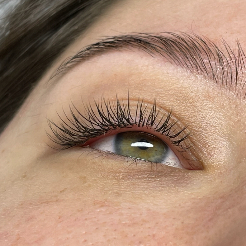 Light First Time Promo $125 at OOHMYLASH Studio in Brooklyn, NY