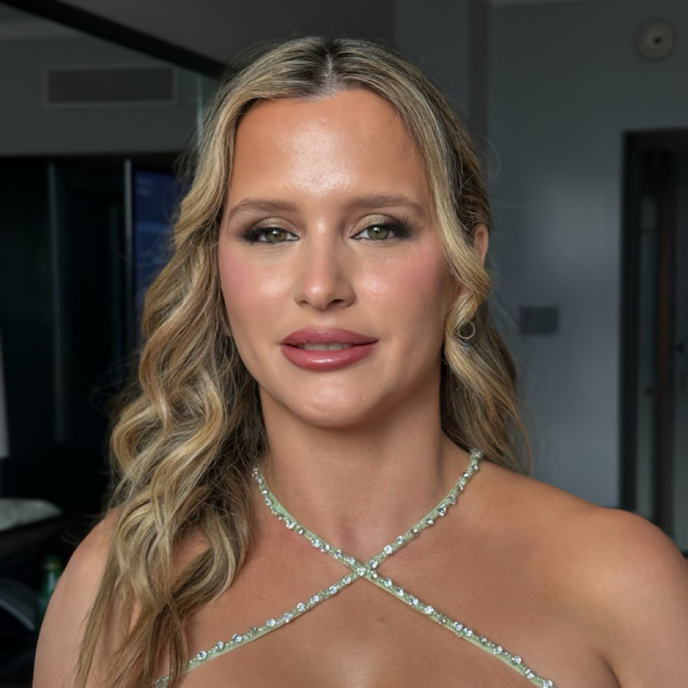 Signature Glam + Soft Hair Styling at Virginia Diez Makeup in San Juan, PR