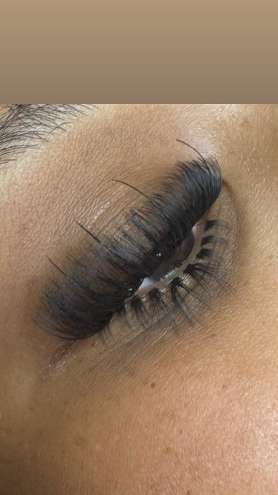 Cluster Lashes with Spike & Bottoms