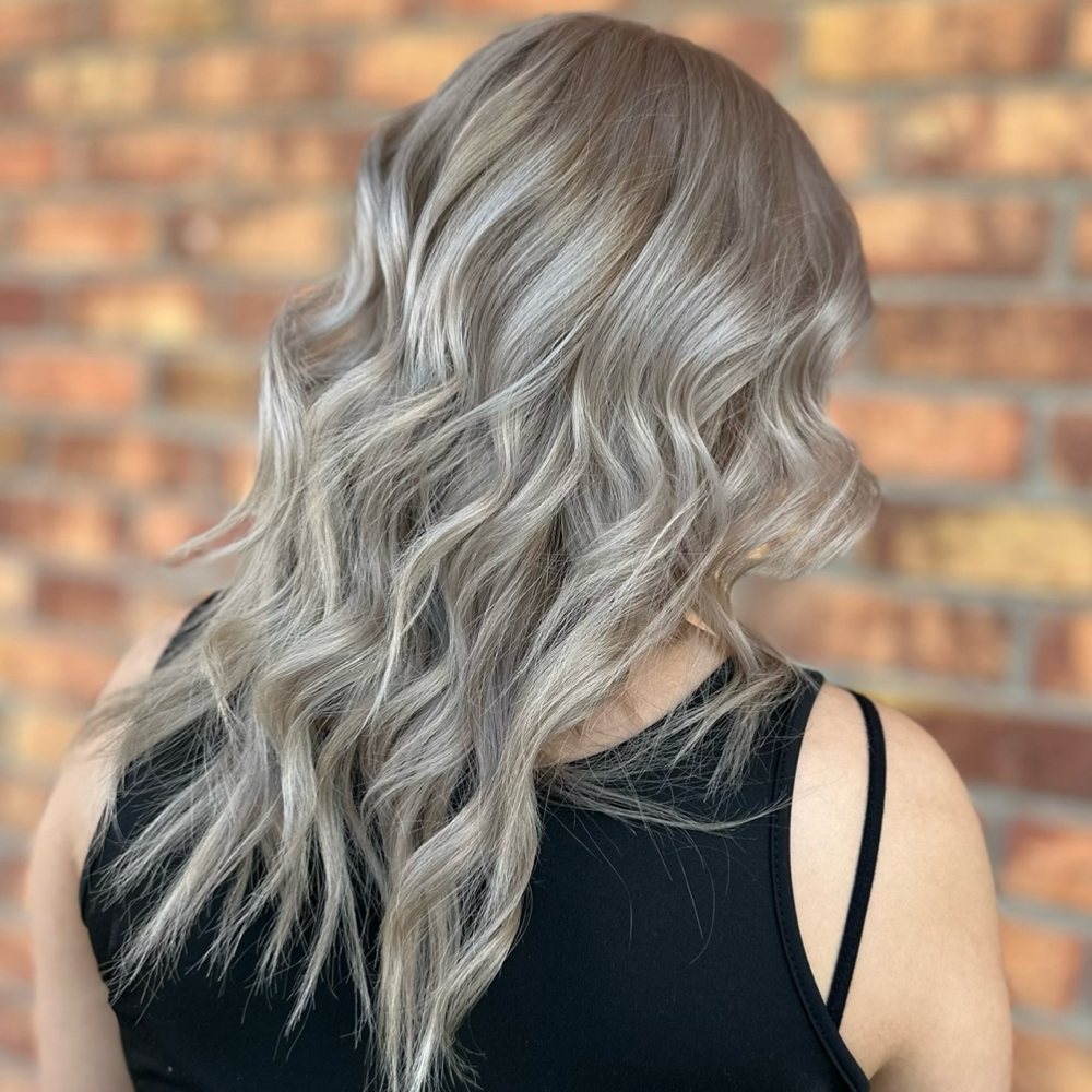 Root Touch Up at Style Lounge in Laredo, TX