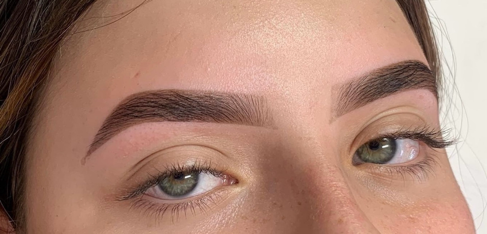 EYEBROW DESIGN + TINT✨