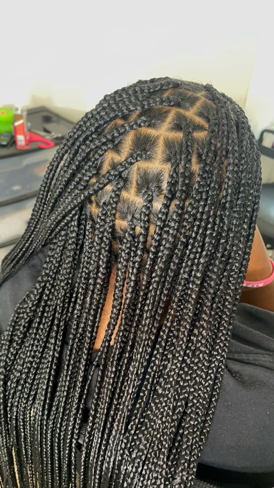 Medium Knotless