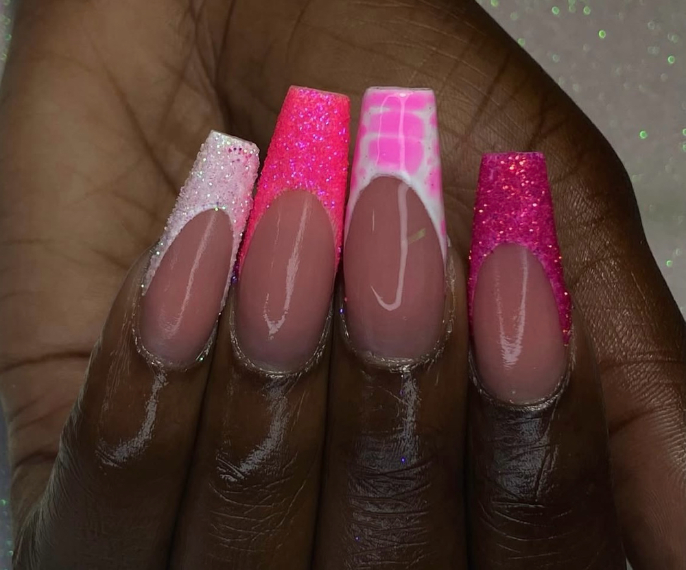 Exposed Glitter For A Few Nails