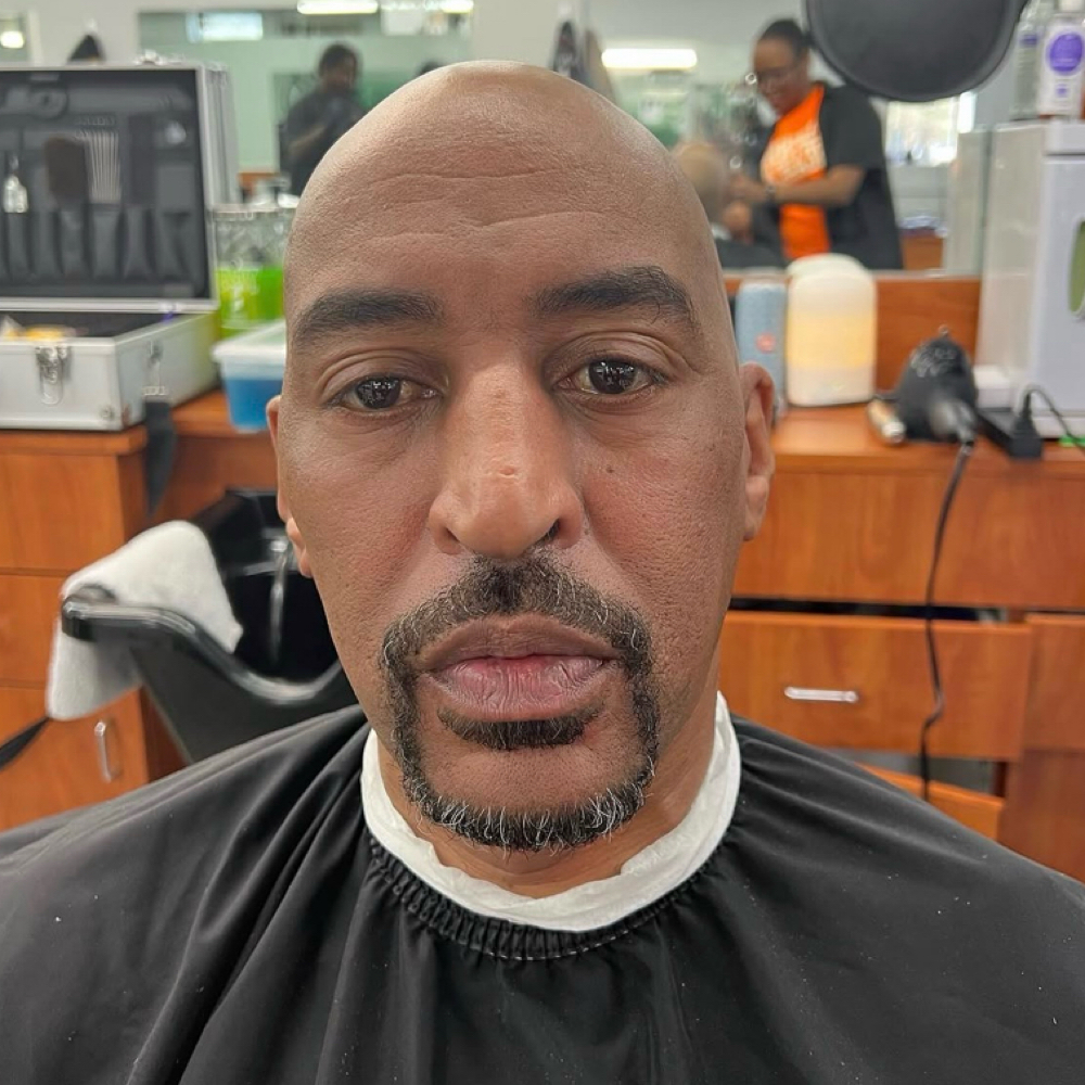Hot Towel Shave at Smiley tha Female Barber in Cincinnati, OH