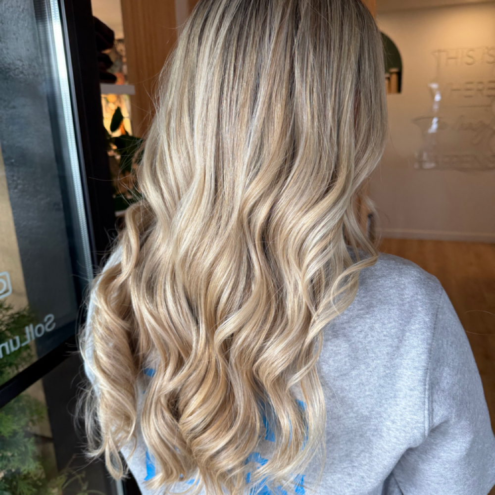 Full Highlight Thick Hair at Naomi Pena in Puyallup, WA