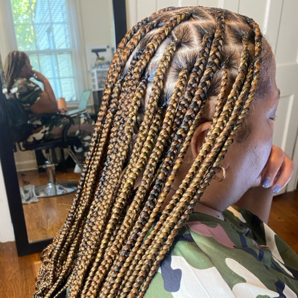 Medium Knotless at DLUXE Effect in Saint Louis, MO