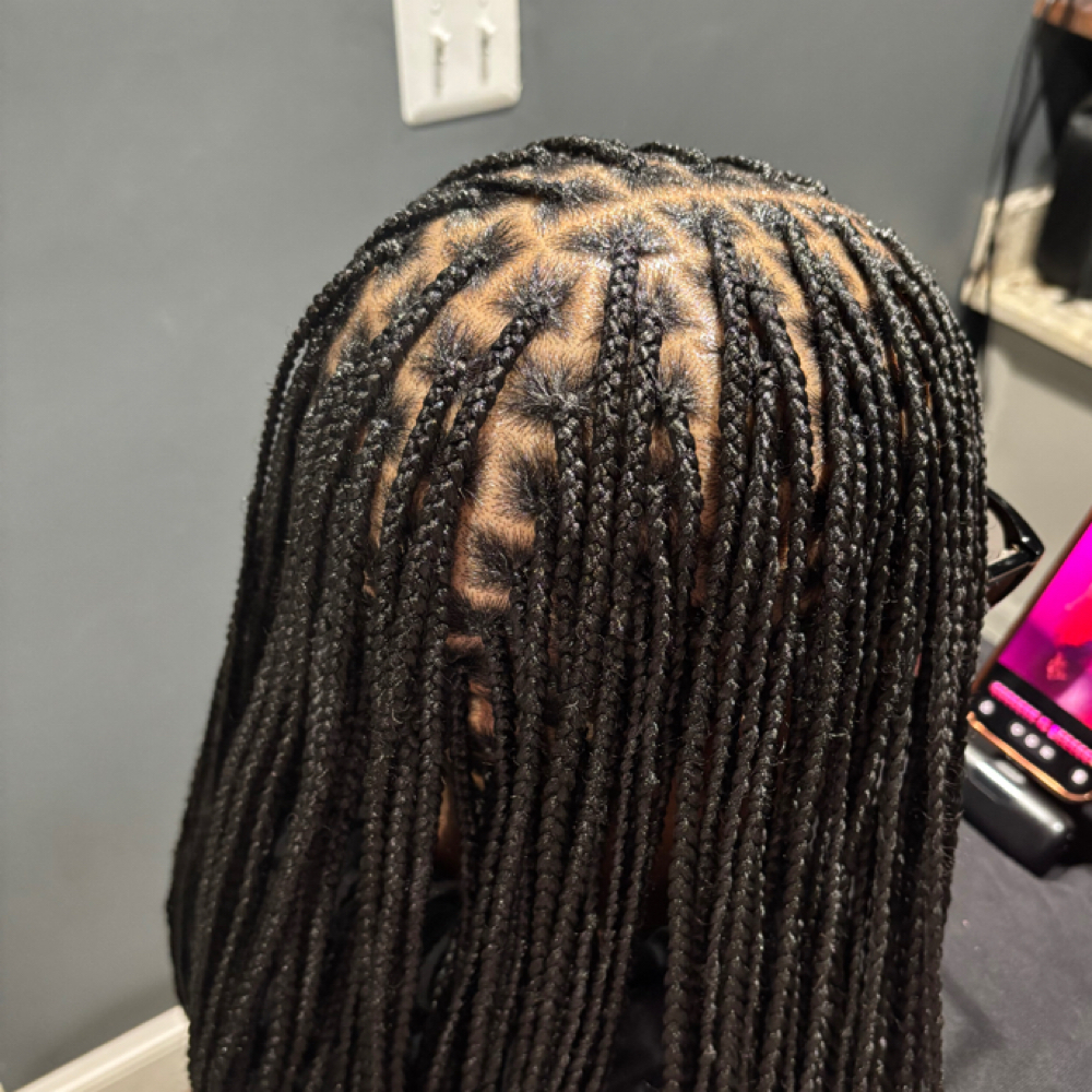 Small Knotless at Xtraordinari Hair in Brandywine, MD