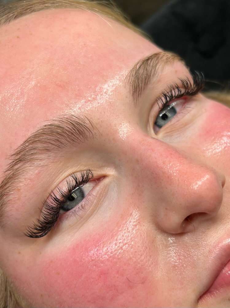 Hybrid eyelash extensions