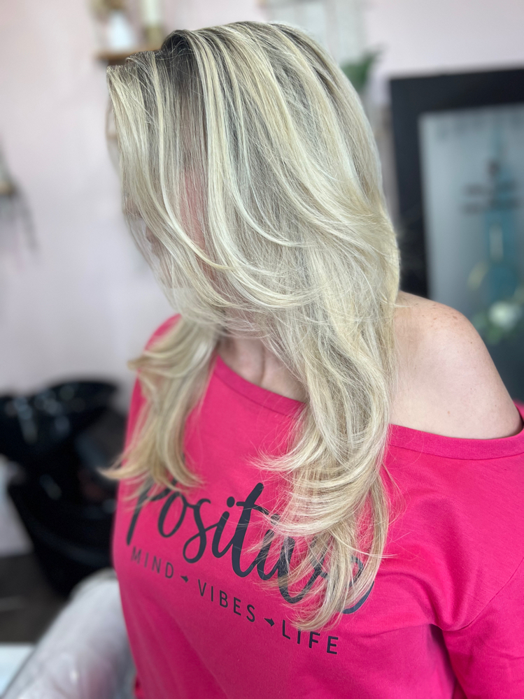 Shampoo & Blow Out Style