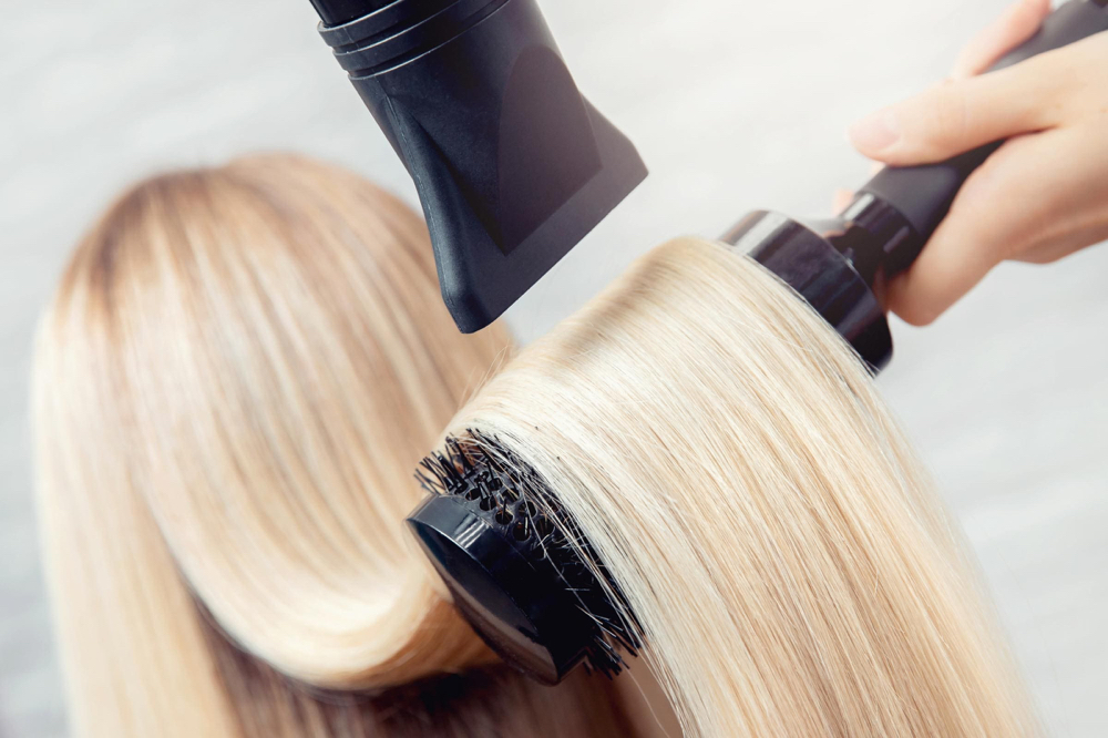SHAMPOO & BLOWOUT