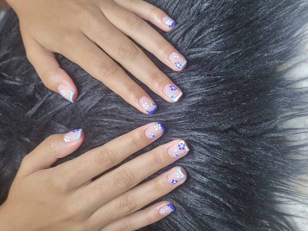 B³ Signature Manicure