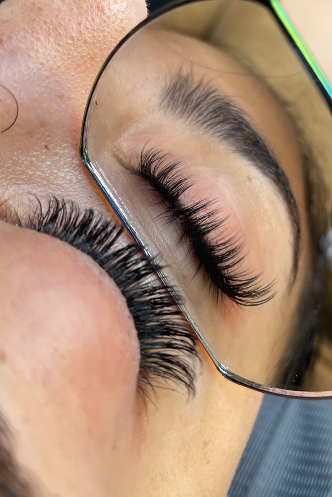 Hybrid Full Set Lash Extensions