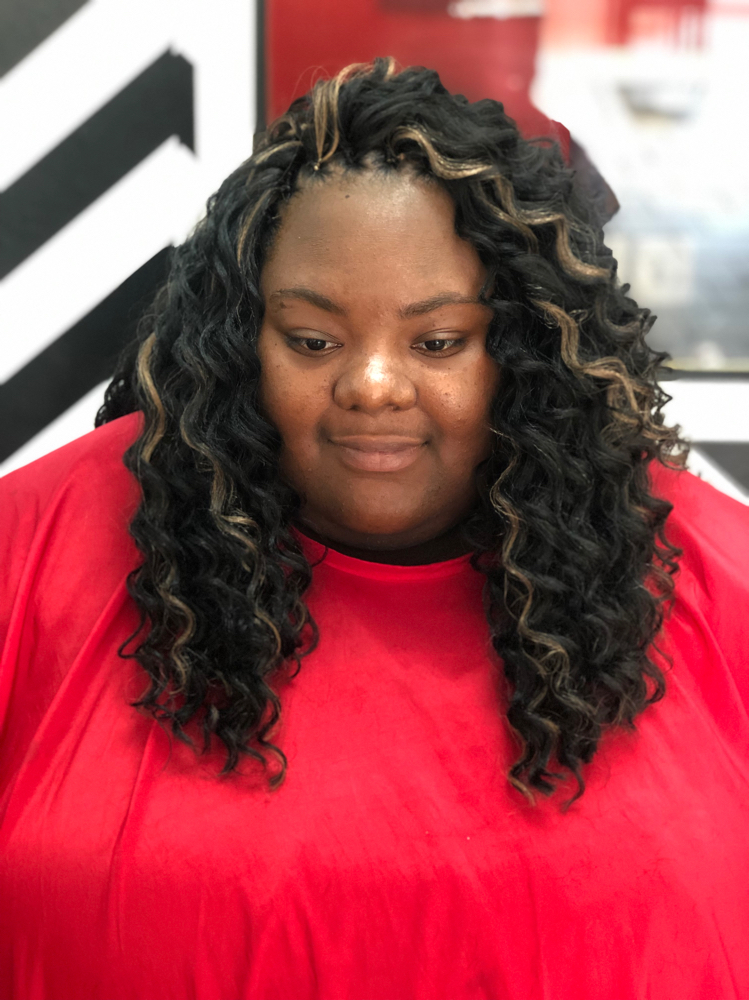 Loose Crochet & Wash at Beauty Essence Studio in Texarkana, TX