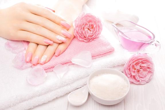 Deluxe Manicure