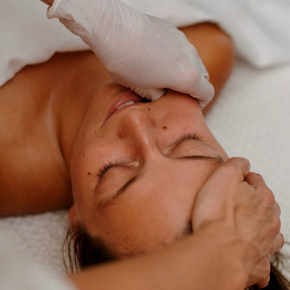 Sculpt & Restore Facial 💫