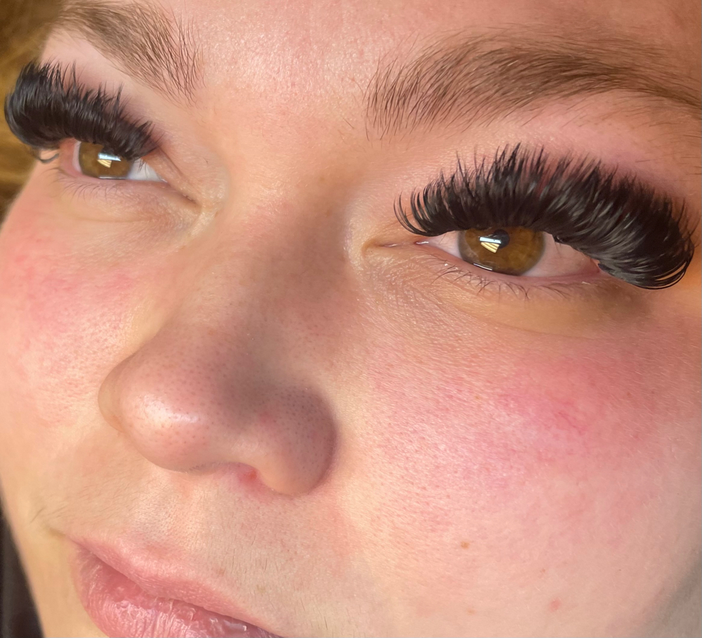 Mega Volume Lashes