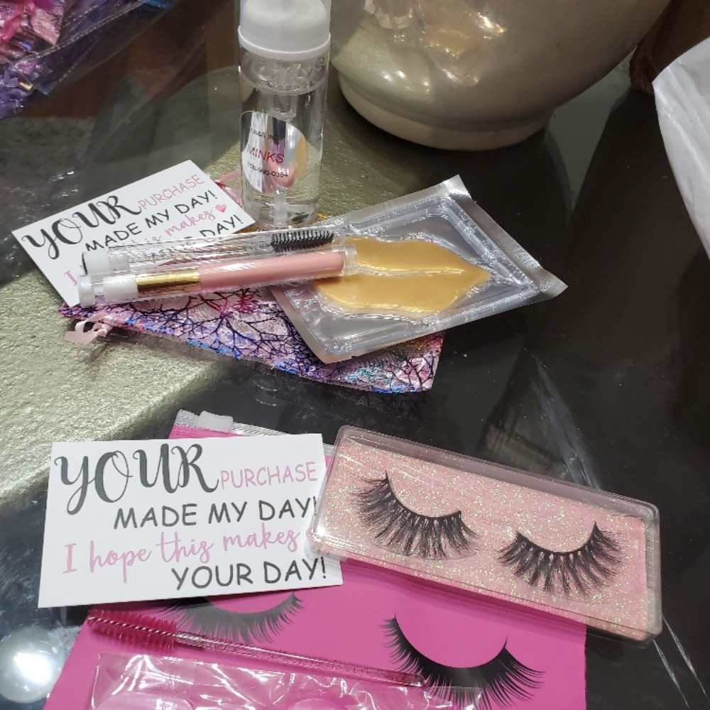 Strip Lashes at EXOTIC NAILZ & STYLEZ LLC in Chicago, IL