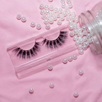 Strip Lash Application