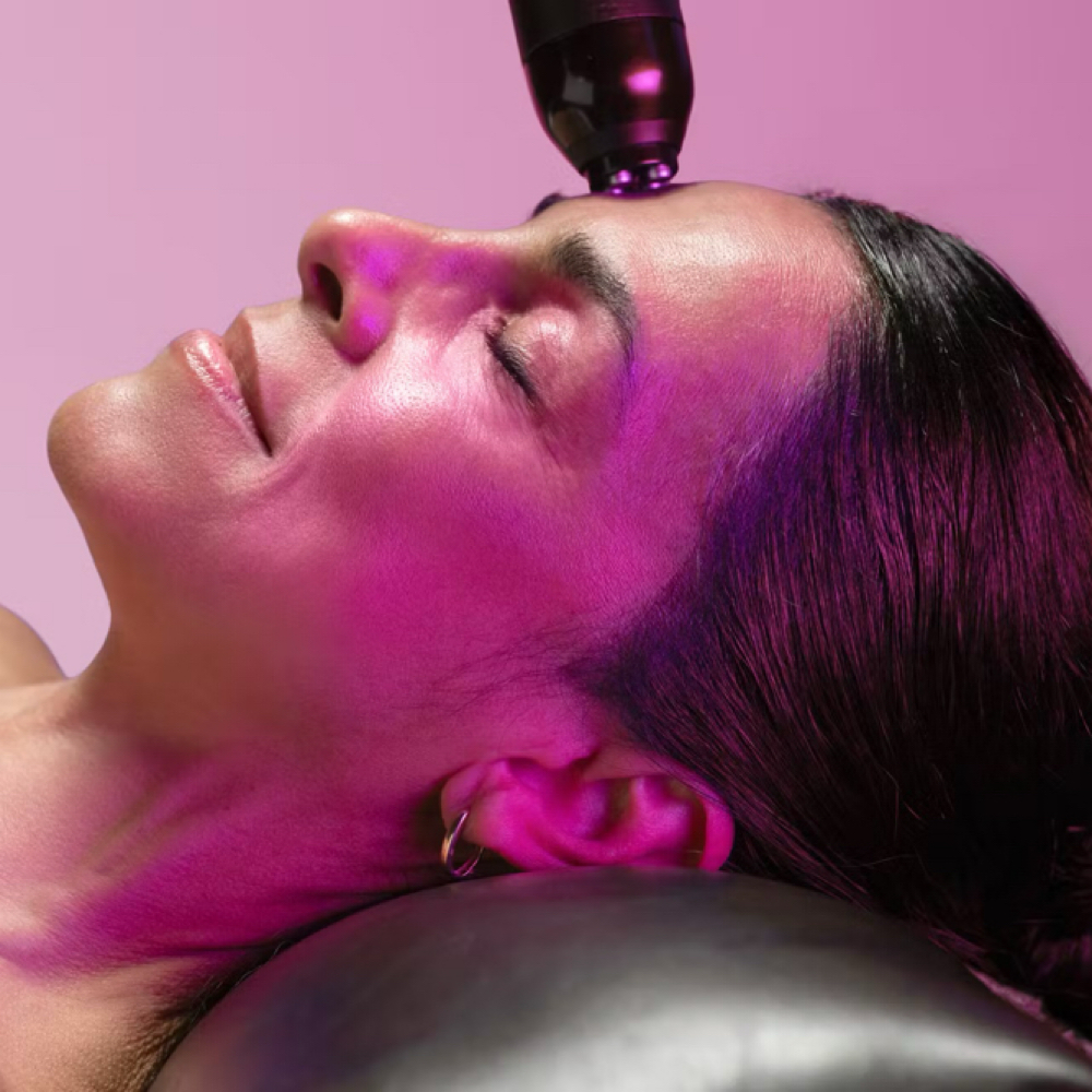 Glo₂ Facial + Dermaplane