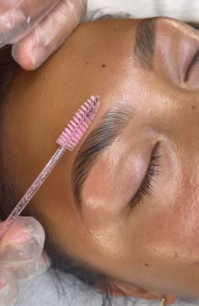 Eyebrow Lamination & Clean up