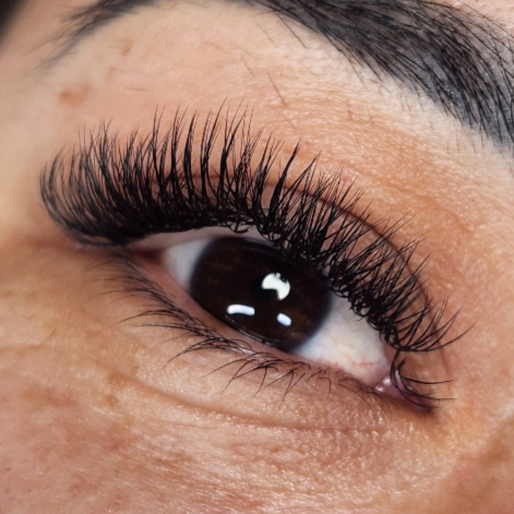 Sets Glam Básicos at Emilia Estrada in Phoenix, AZ