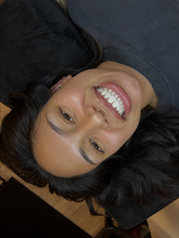 (2) Sessions Teeth Whitening 60min