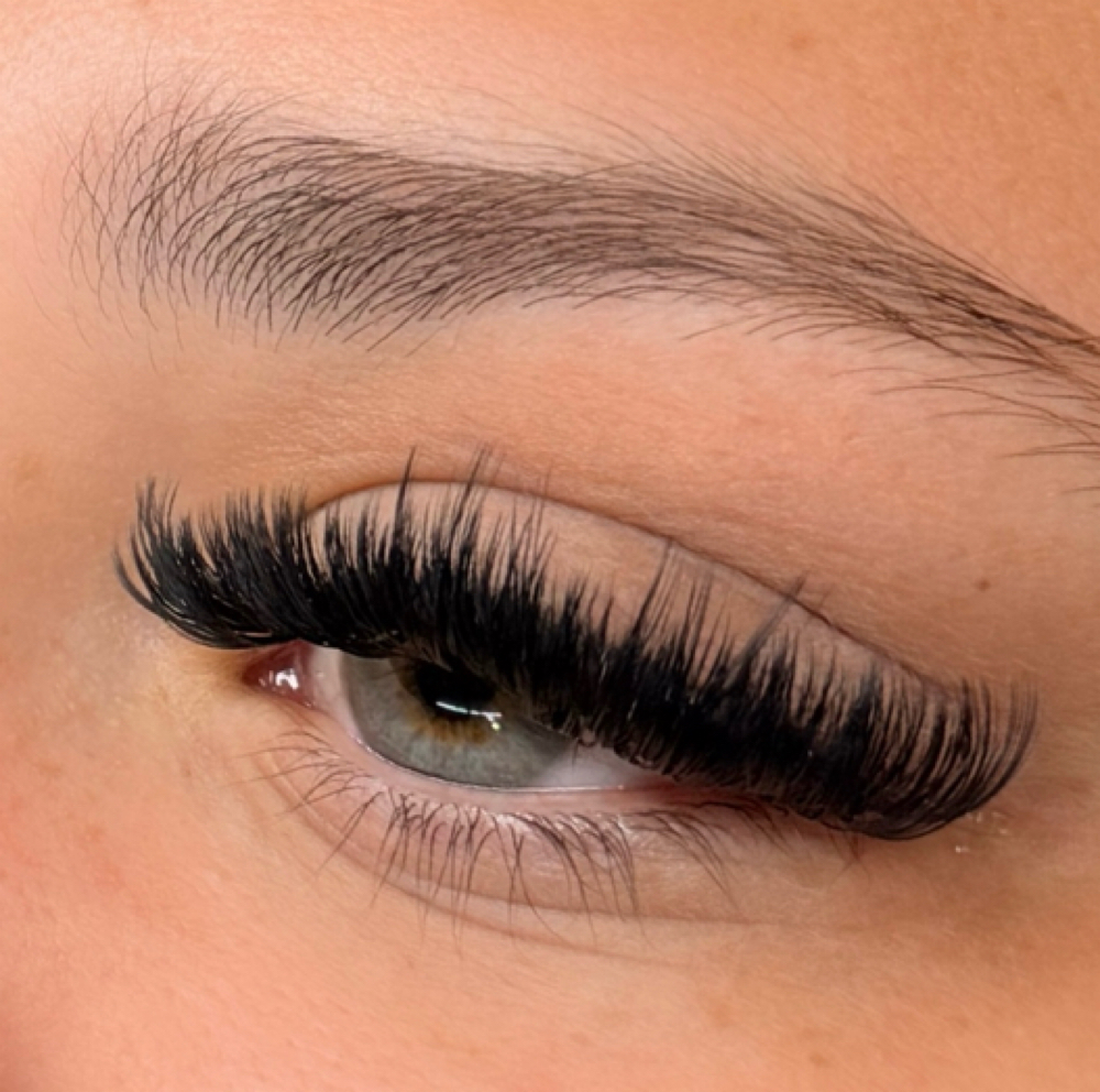 Full Set Fridays at Amazing Lash by Yon LLC in New Orleans, LA