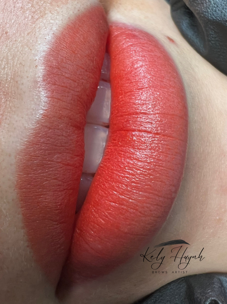 LIP 4-6 WEEKS TOUCH UP