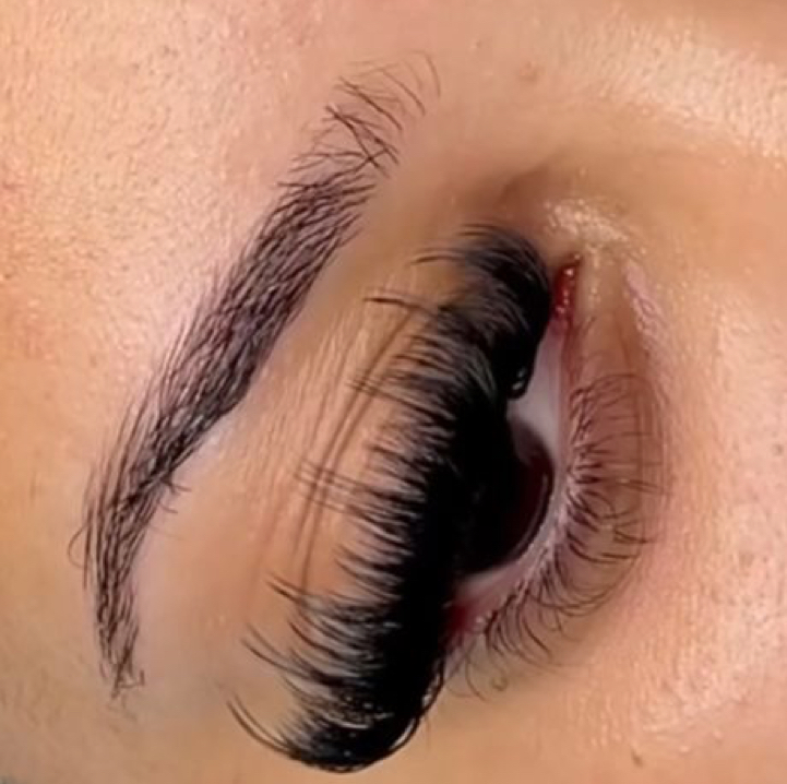 Mega Volume Lashes W/ Spikes