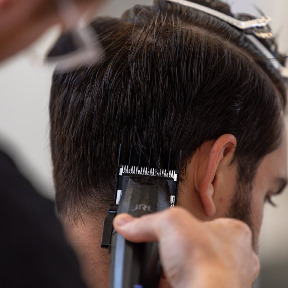 Mens Haircut w/ Clipper at Nueva Era in Elgin, TX
