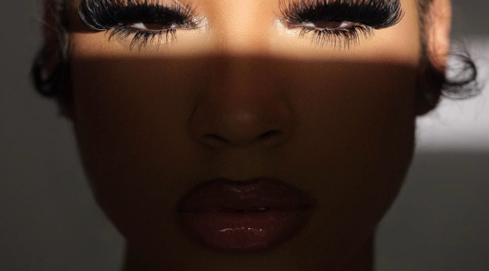 BOTTOM LASHES