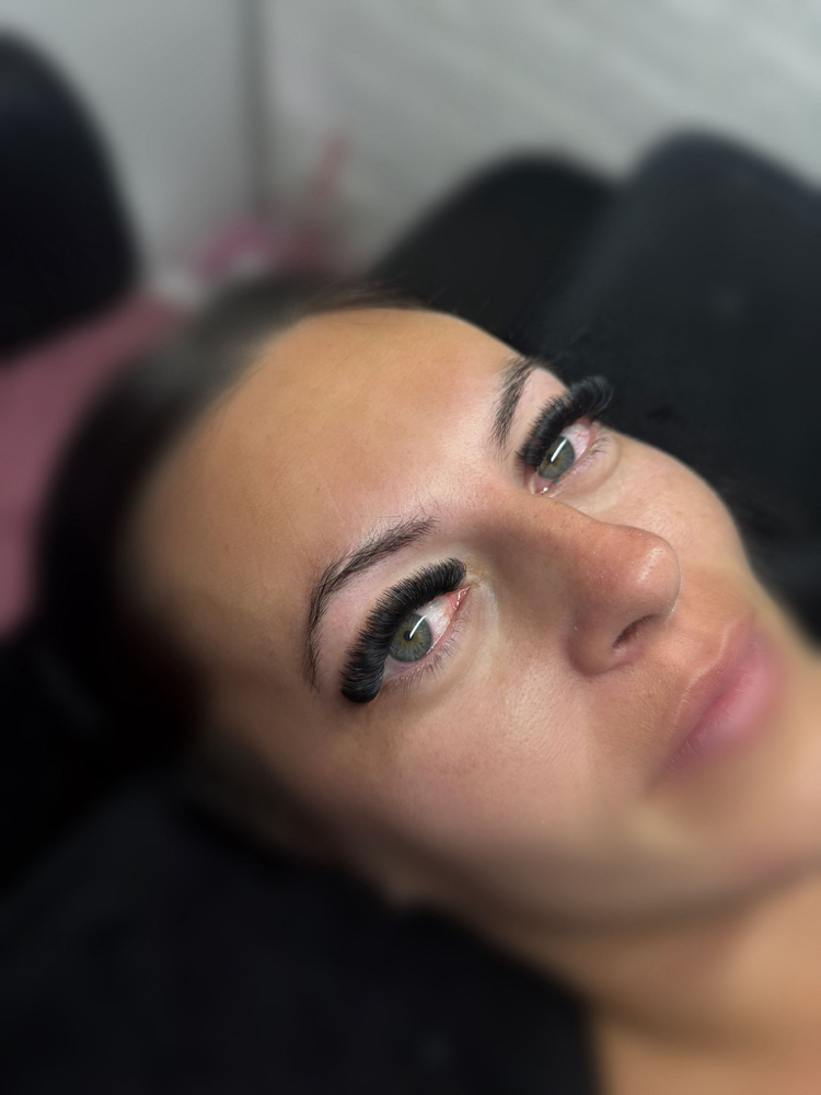 Volumen Full Set at The Beauty Room YH in San Juan, PR