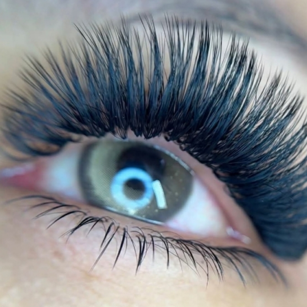 Hybrid Lash Extensions – New Set at Lumina Brows and Lahes in Riverside, CA