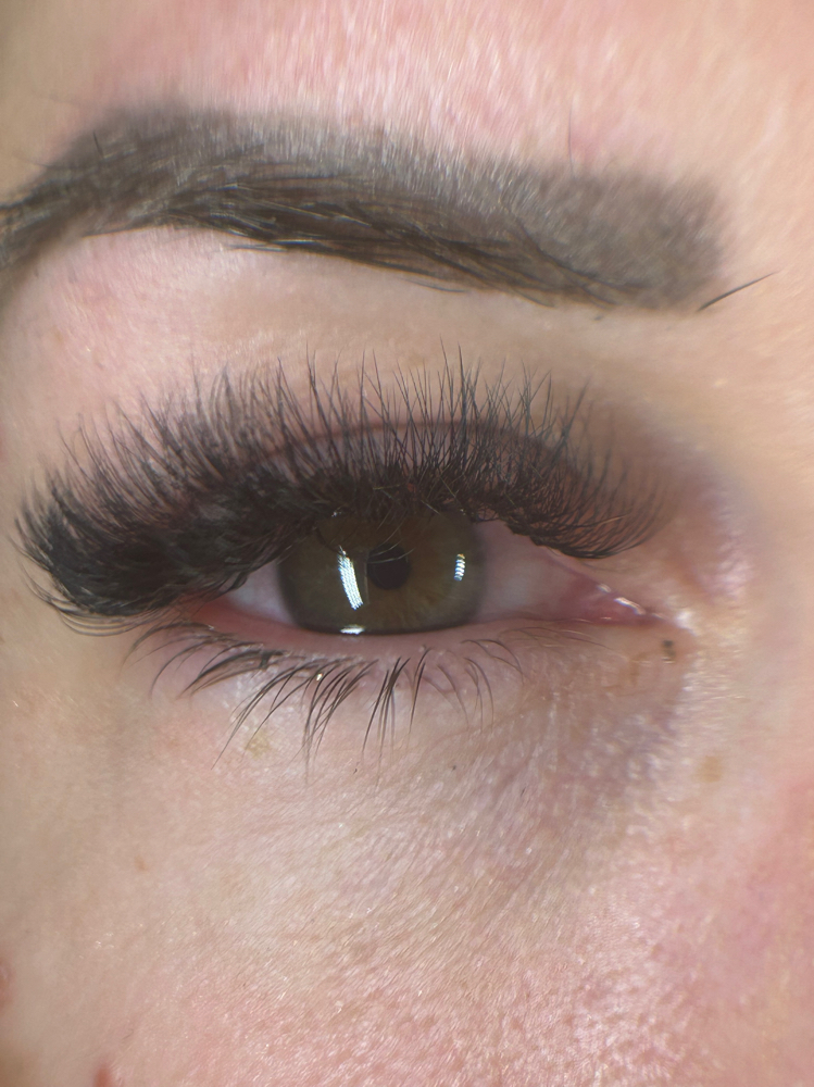 Lash and brow tint refresher