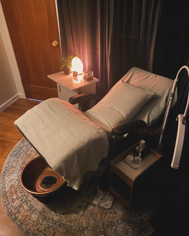 Refresh Deluxe Pedicure